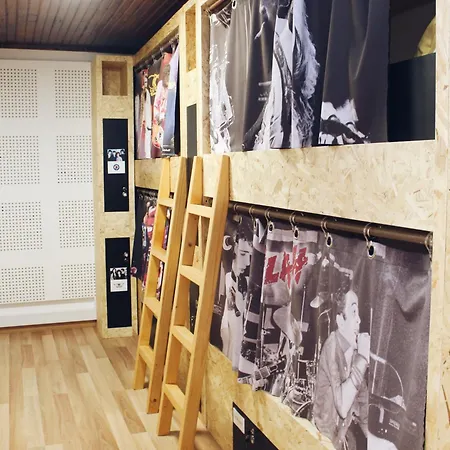 Rock School ,algarve Hostel *