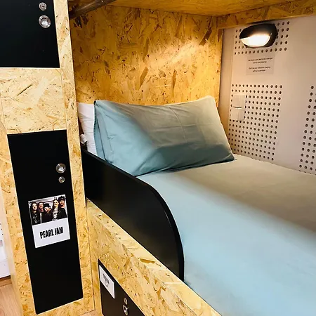 Rock School ,algarve Ostello *