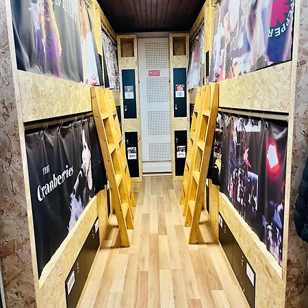 Rock School ,algarve Ostello *