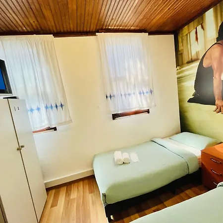 Rock School ,algarve Ostello *