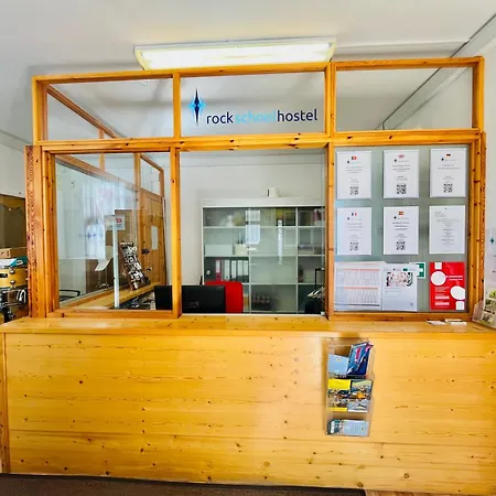 Rock School ,algarve Ostello