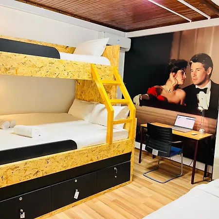 Rock School ,algarve Ostello Lagos