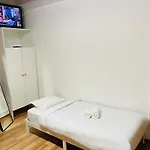 Rock School ,algarve Hostel *