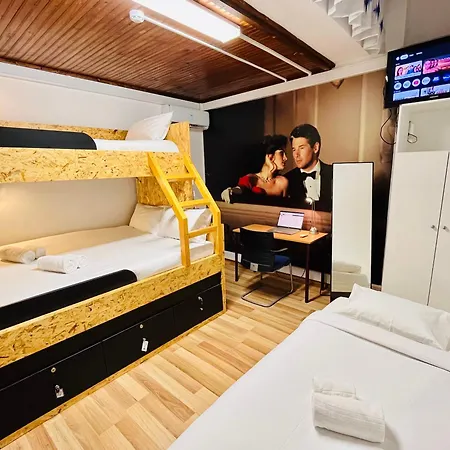 Albergue Rock School ,algarve *