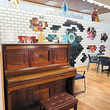 Rock School ,algarve Hostel *