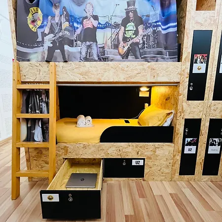 Хостел Rock School ,algarve Лагуш