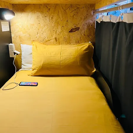 Хостел Rock School ,algarve Лагуш